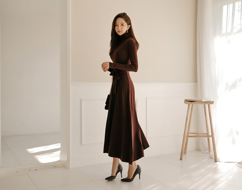 Title 6, Medium length sweater bottomed skirt