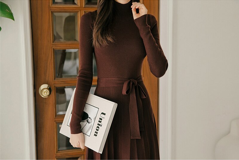 Title 7, Medium length sweater bottomed skirt