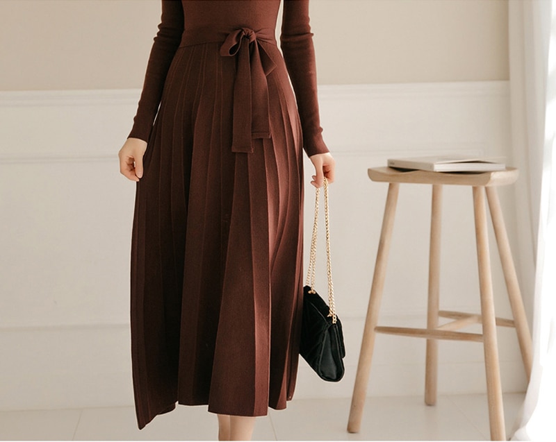 Title 8, Medium length sweater bottomed skirt