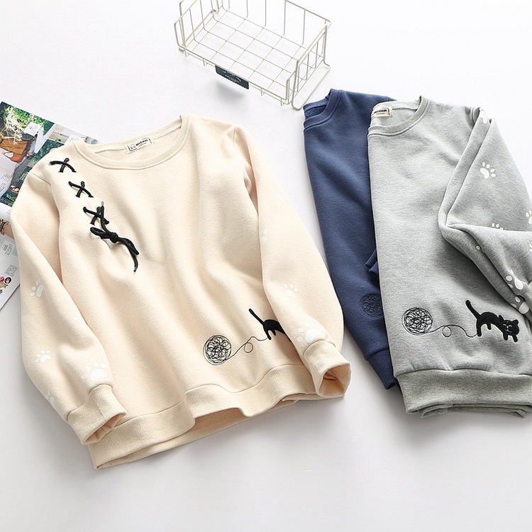 Title 2, Embroidered cat tie pullover sweater