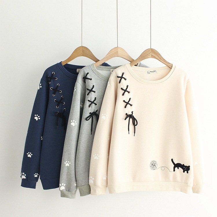 Title 3, Embroidered cat tie pullover sweater