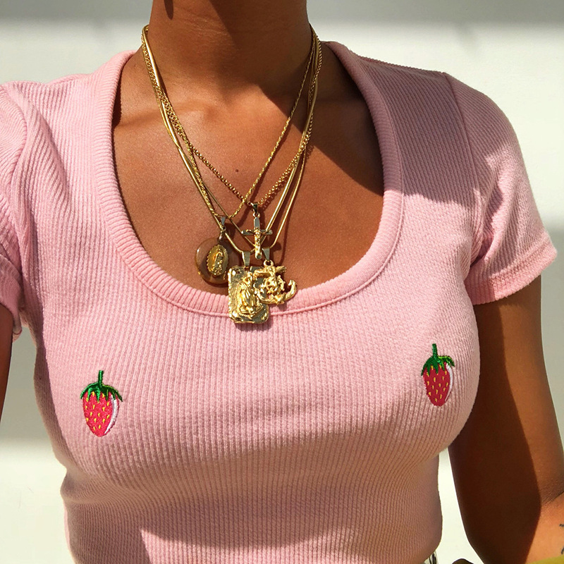 Title 5, T-shirt ricamato alla fragola a collo aperto