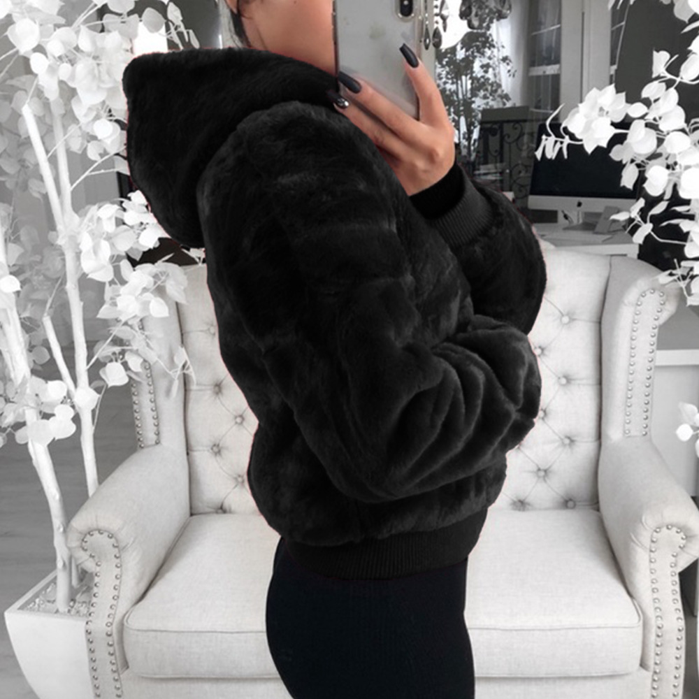 Title 2, Ladies fur coat – luxurious warmth and style. E...