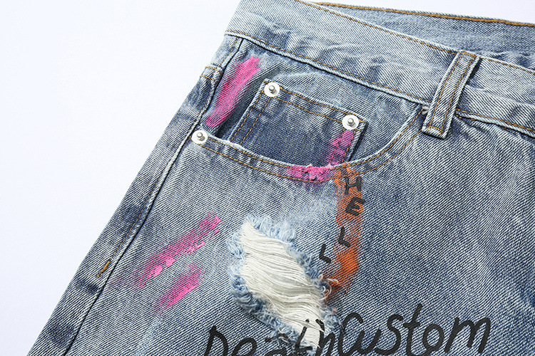 Title 9, Jeans strappati con graffiti, per un look urban...