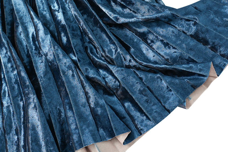 Title 14, Gradient gold velvet pleated skirt