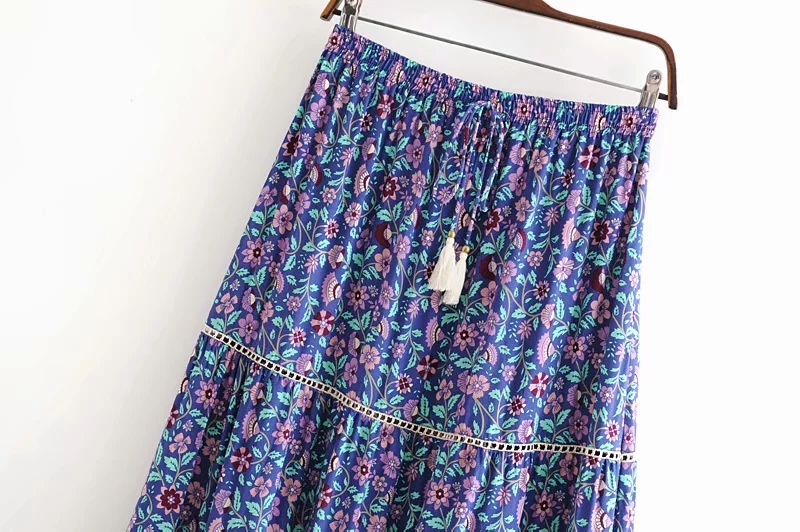 Title 3, Floral patchwork lace elastic waist skirt. Comf...