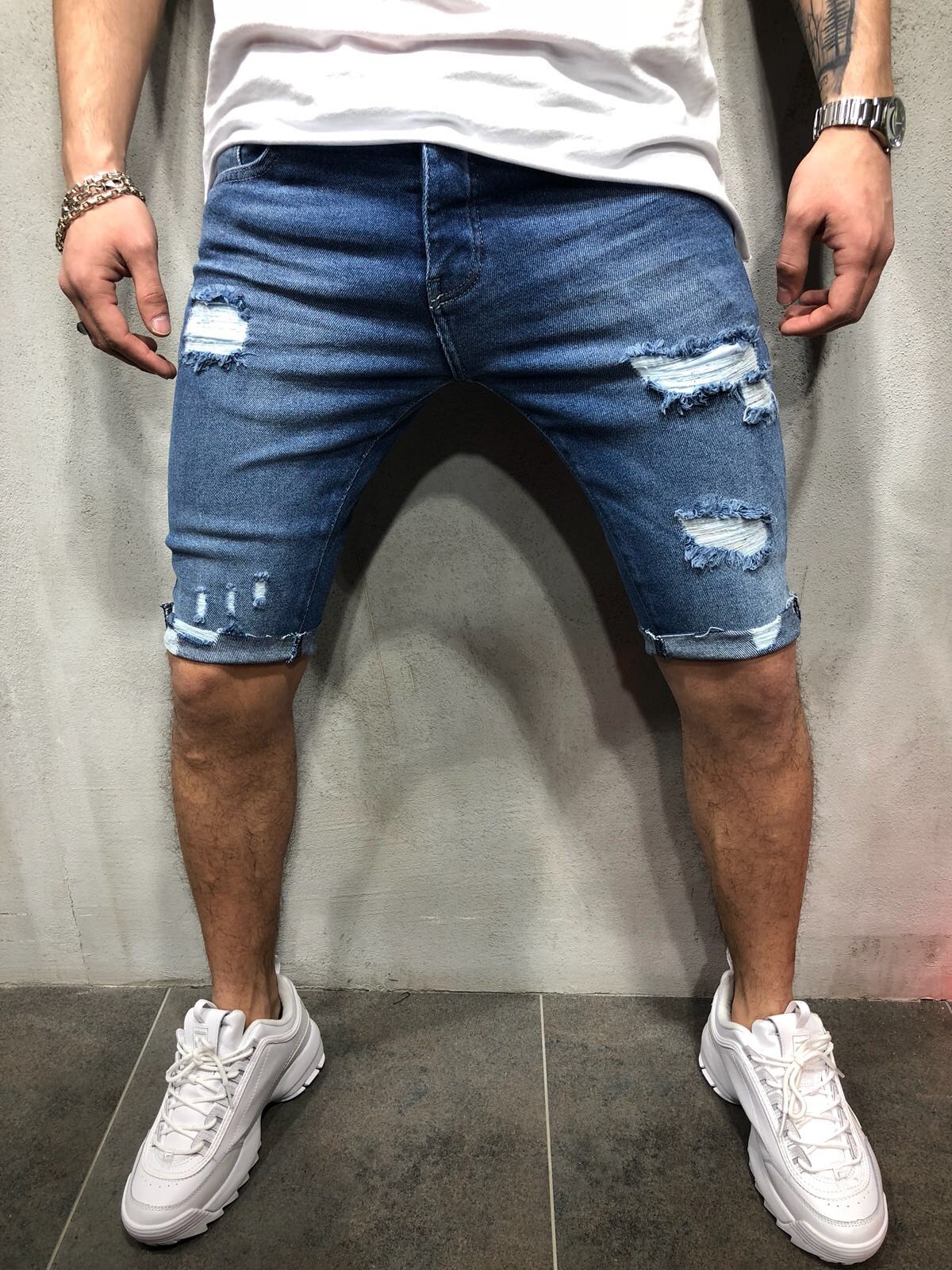 Title 2, Heren denim shorts met slim gaten, slanke pasvo...