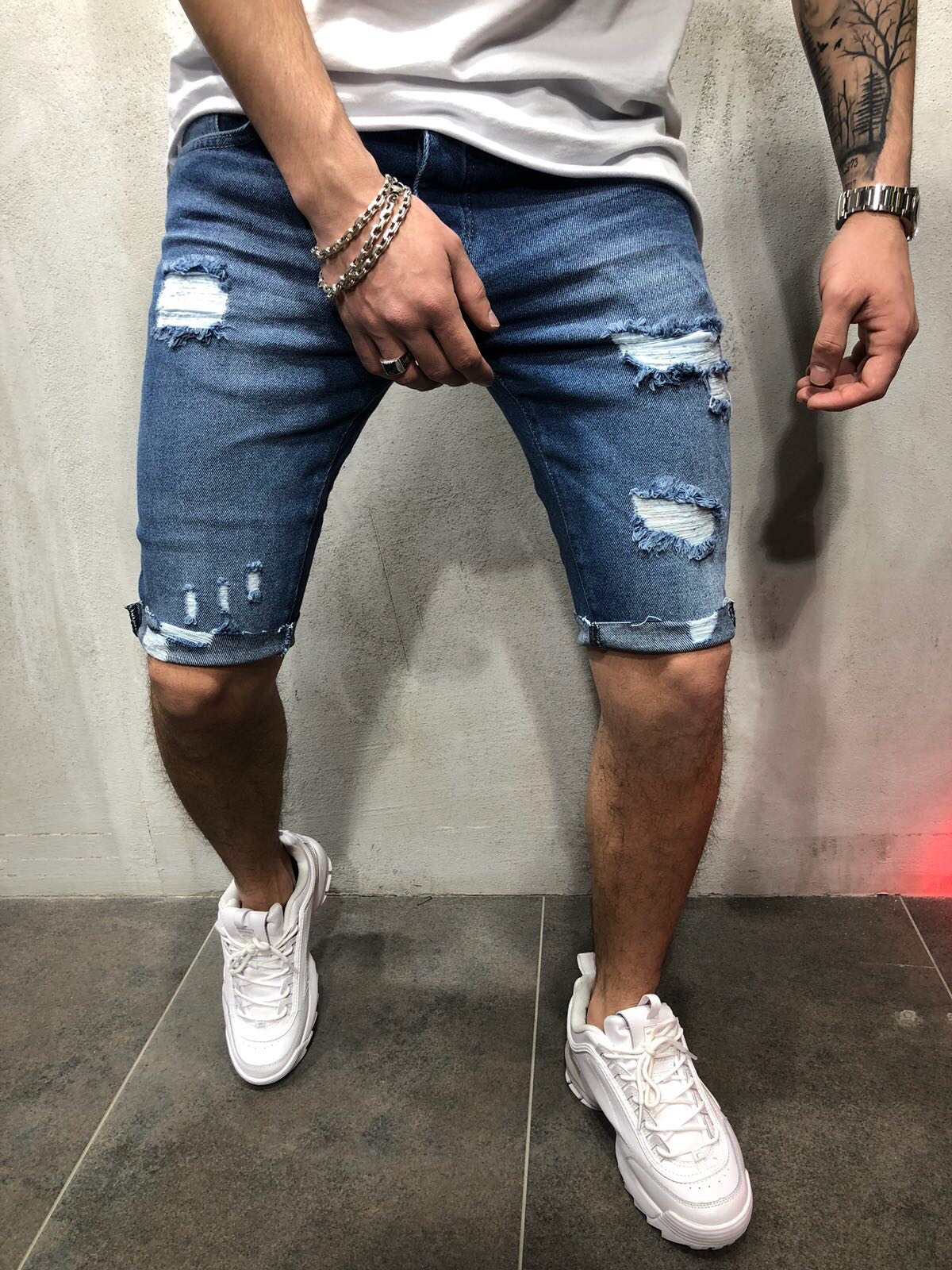 Title 4, Heren denim shorts met slim gaten, slanke pasvo...