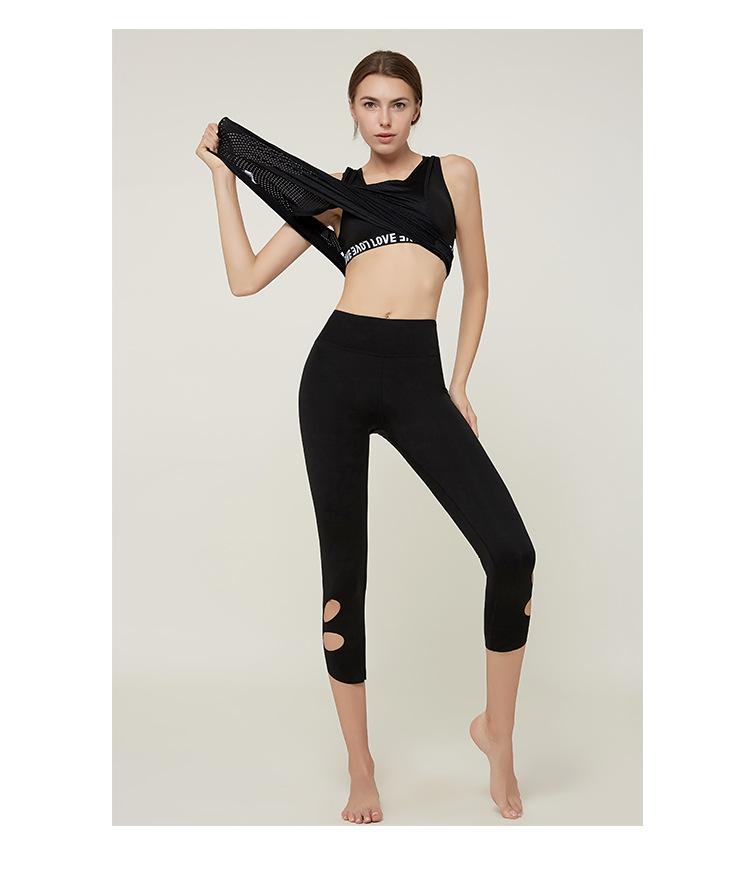 Title 1, Sports fitness cropped pants, breathable and st...