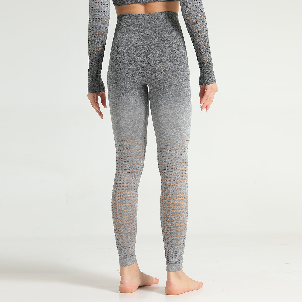 Title 25, Hangende yoga kleding met kleurovergang en hol ...