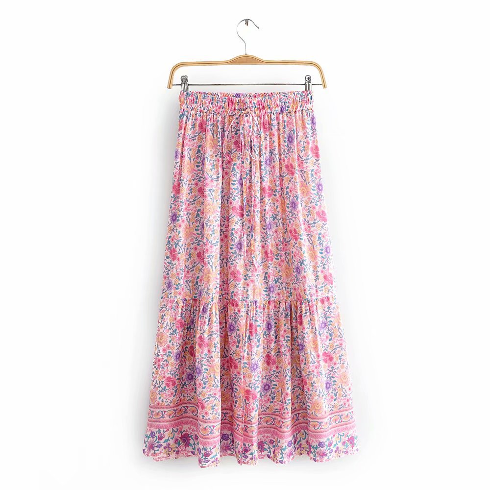 Title 6, Printed lace skirt with elastic waist for a com...