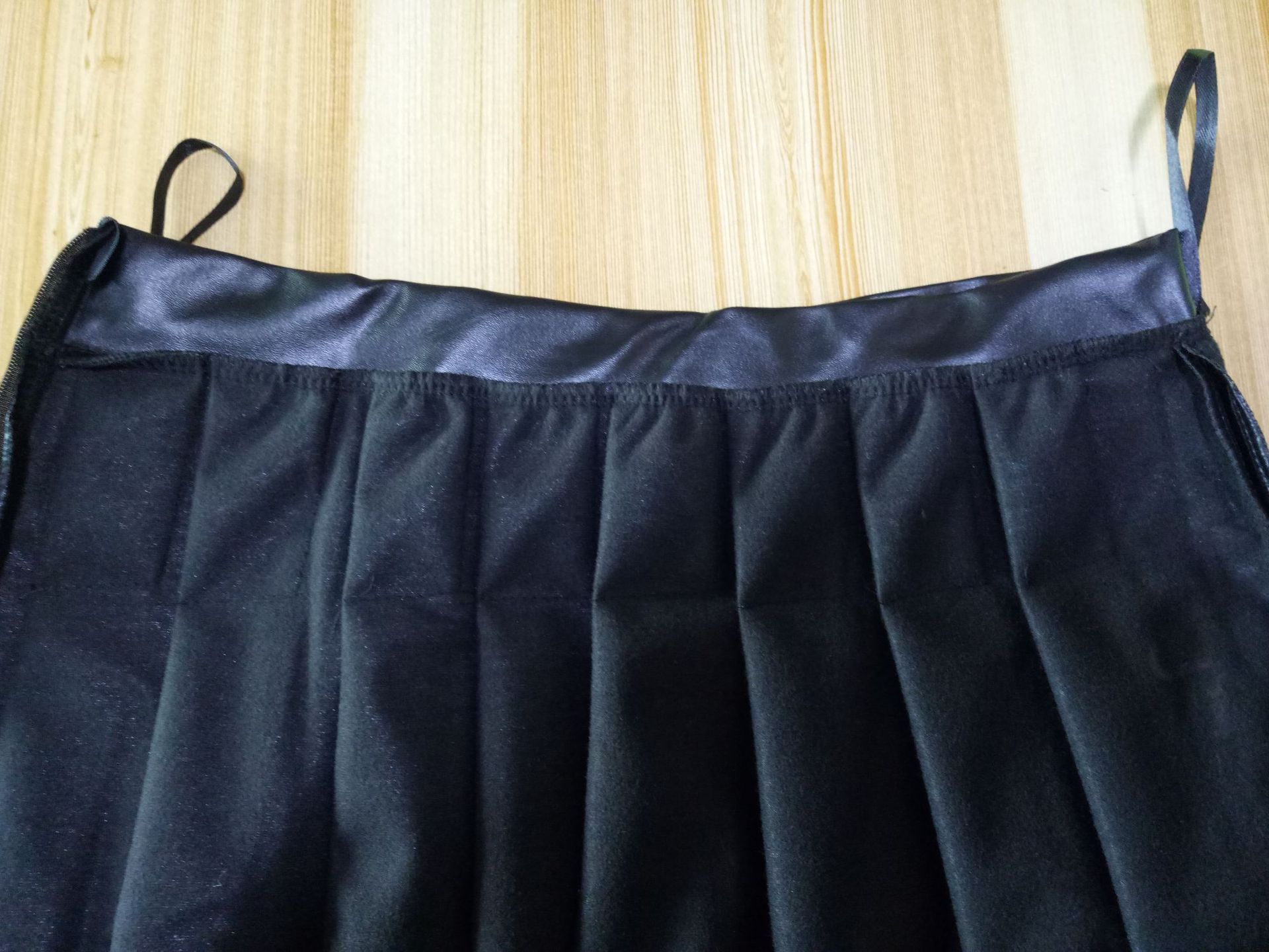 Title 14, Solid color PU leather pleated skirt, a fashion...