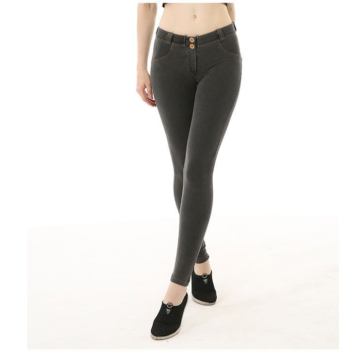 Title 2, Pantalon de jogging Denim Peach Hips pour femme...