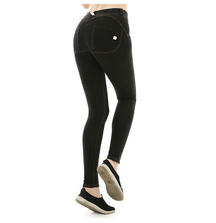 Title 8, Pantalon de jogging Denim Peach Hips pour femme...