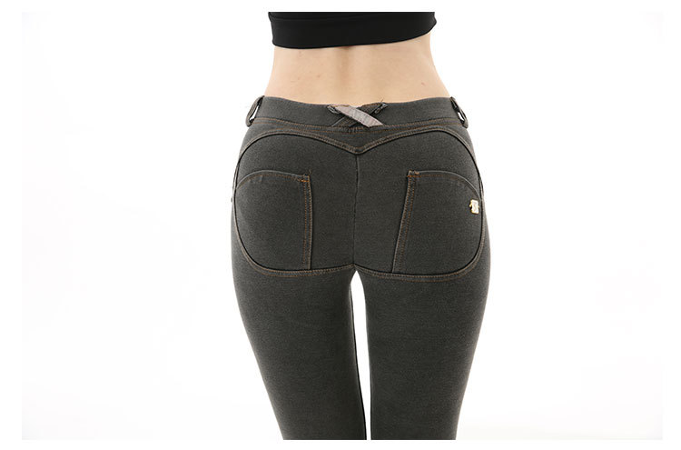 Title 10, Pantalon de jogging Denim Peach Hips pour femme...