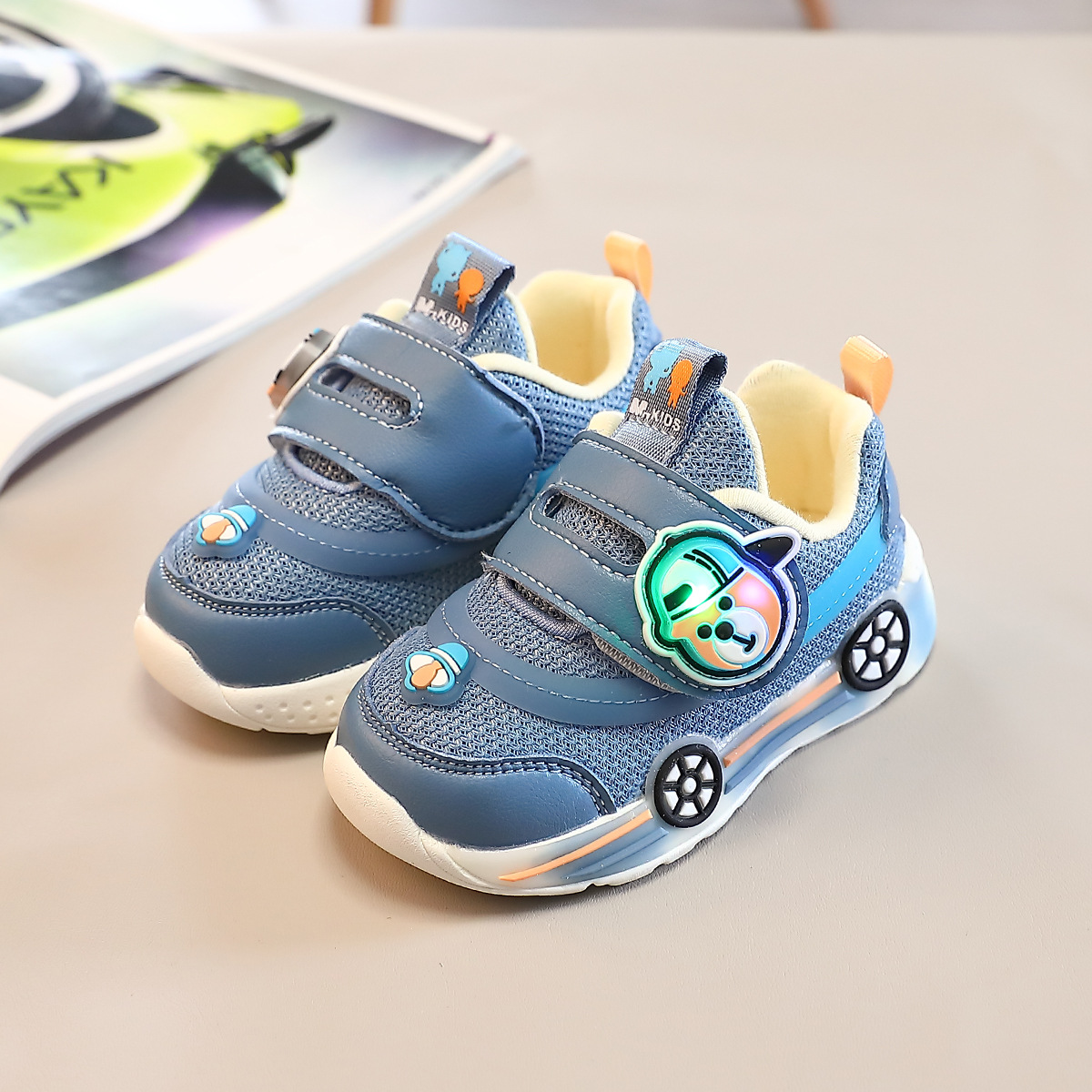 Title 8, New Style Childrens Soft-soled Light-up Sports...