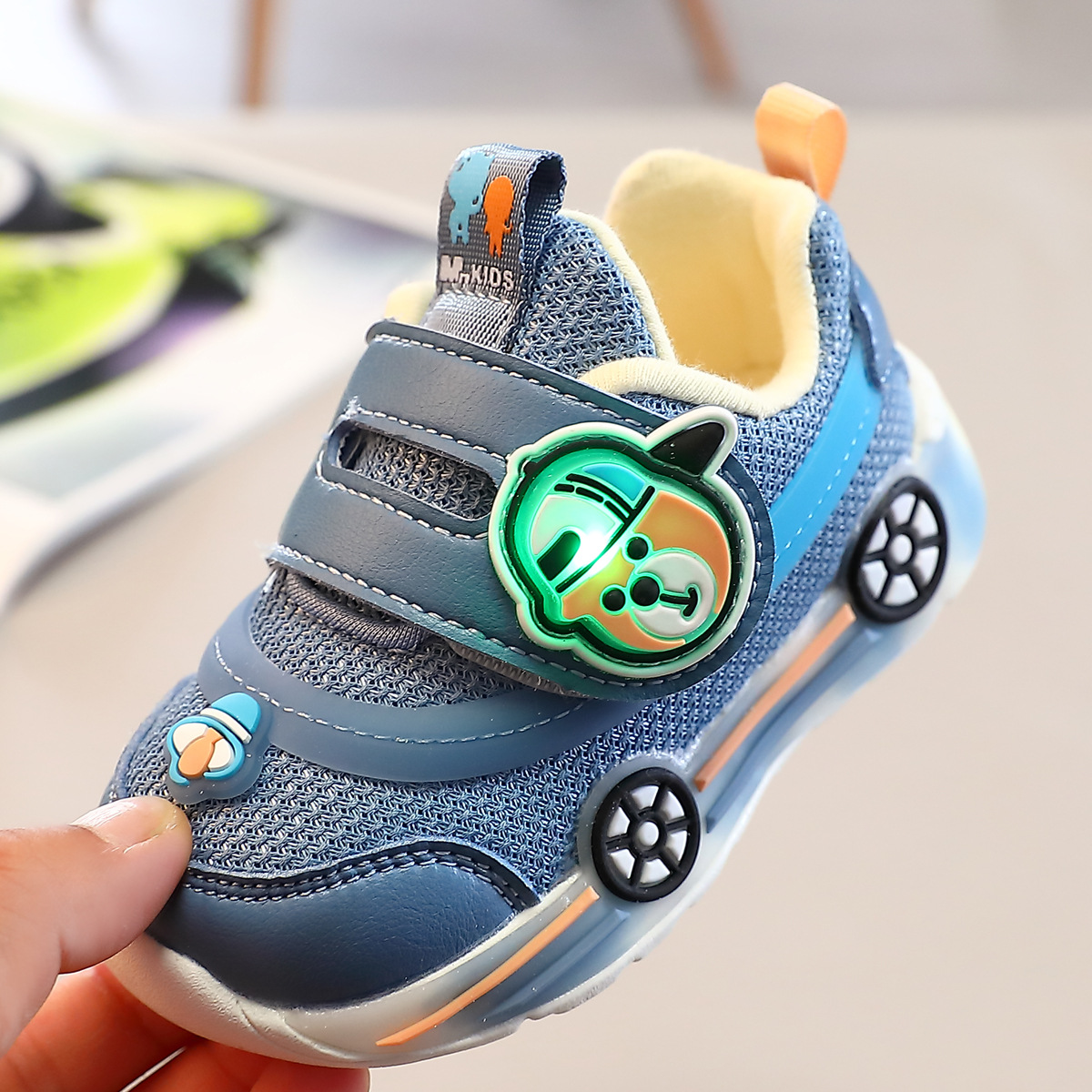 Title 11, New Style Childrens Soft-soled Light-up Sports...