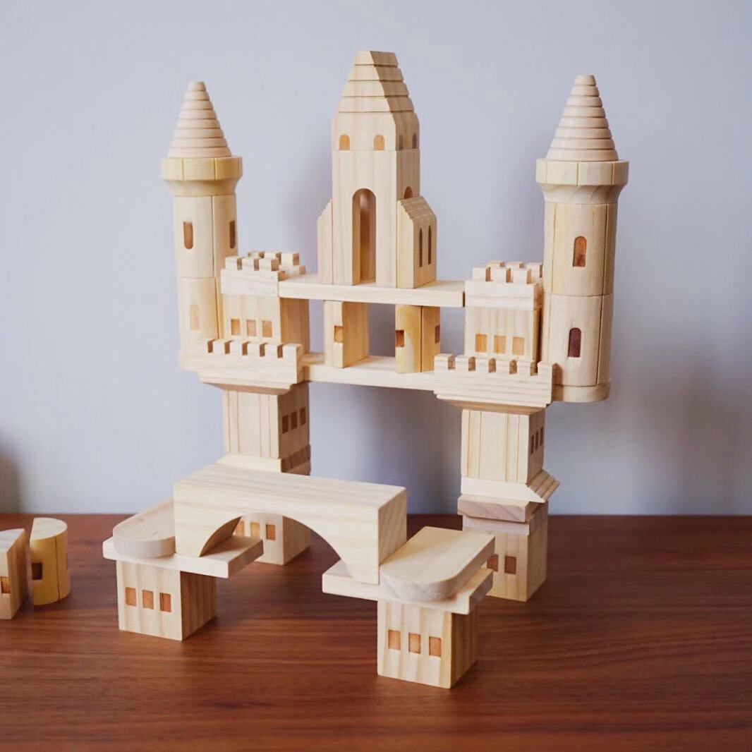 Title 3, Brinquedo de construção de castelo com troncos ...