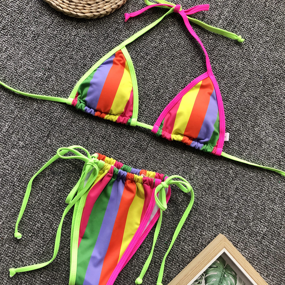 Title 2, Bikini halter z kolorowymi szwami w stylu cukie...