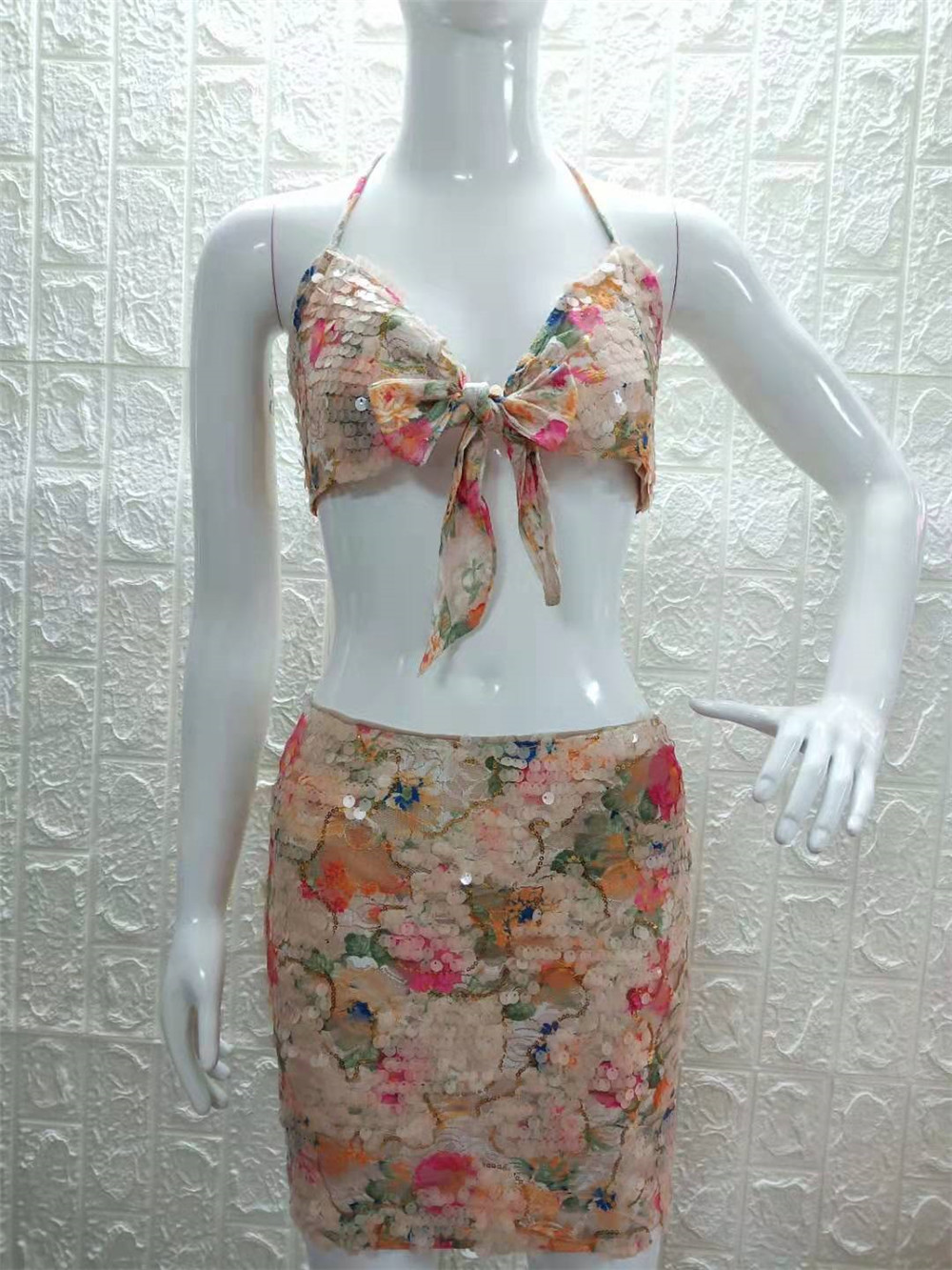 Title 6, New fall halter print set, perfect for a stylis...