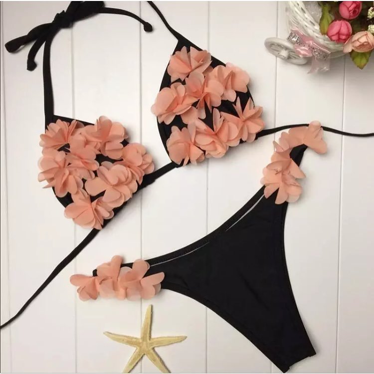 Title 17, Sexy tweedelig bikini met driedimensionale bloe...