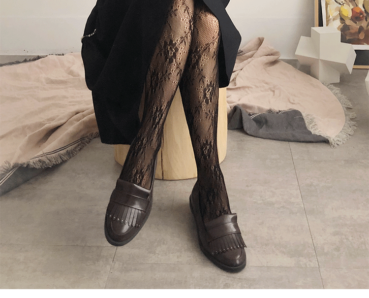 Title 12, White retro Lace Fishnet Stockings Gardenia Bot...