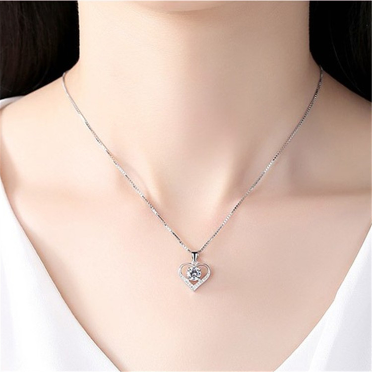 Title 1, Hollow Love Peach Heart Clavicle Chain