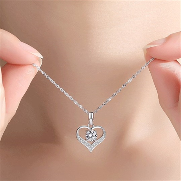 Title 3, Hollow Love Peach Heart Clavicle Chain