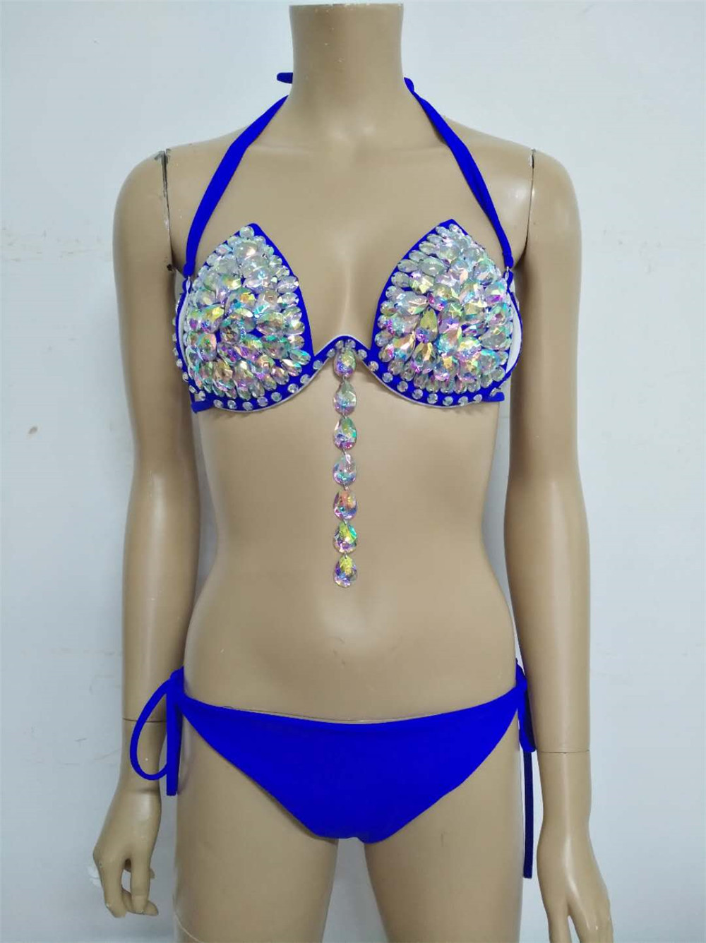 Title 6, Sexy handgefertigter Bikini mit hellen Perlen u...