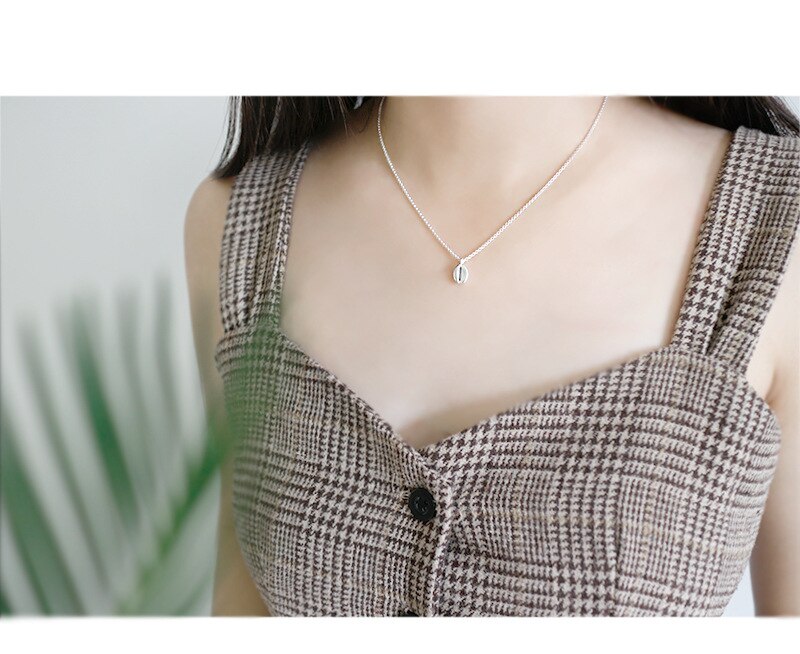 Title 6, Coffee bean short clavicle necklace