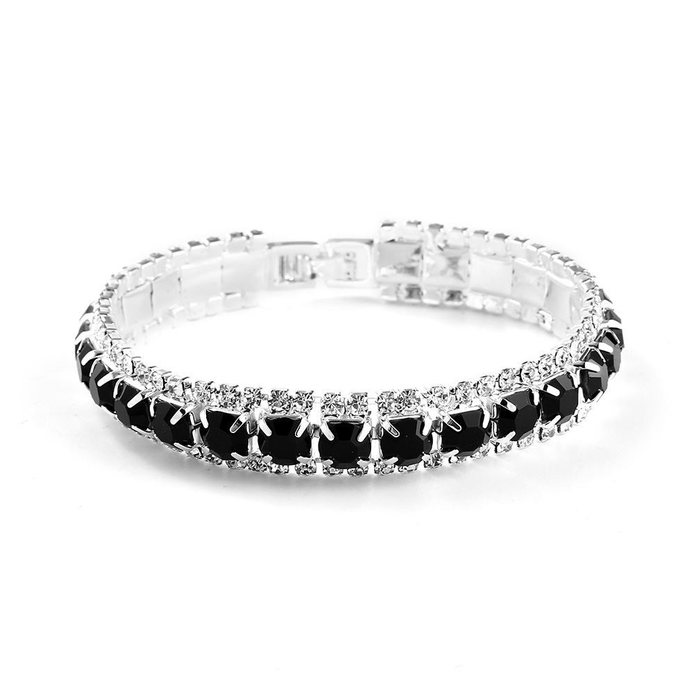 Title 9, Strass römisches Armband