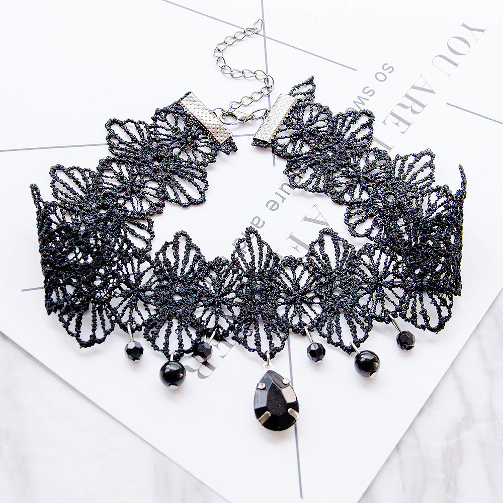 Title 4, Lace necklace