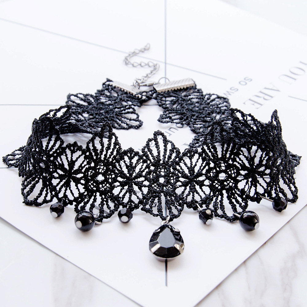 Title 5, Lace necklace