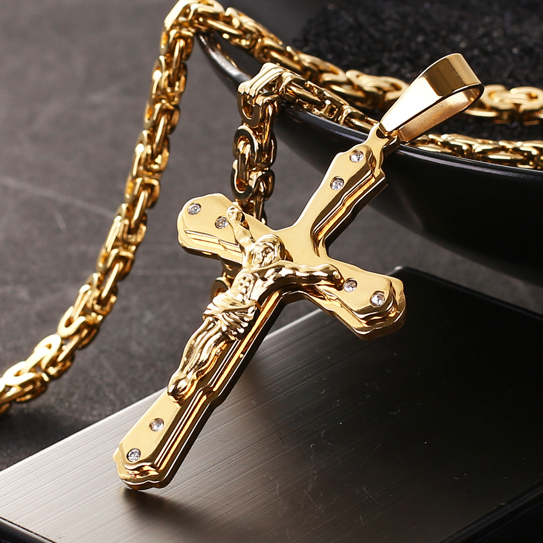 Title 7, Jesus golden cross