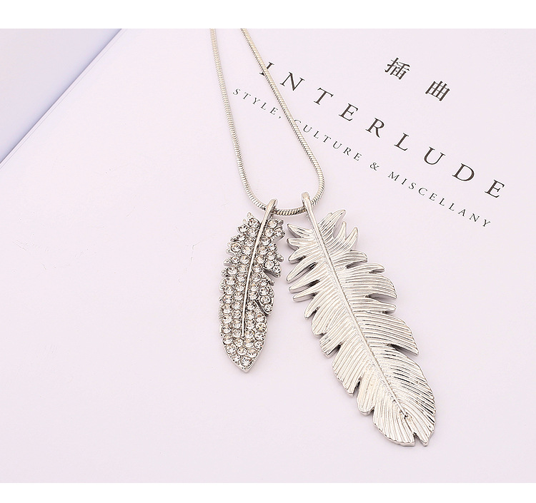 Title 1, Feather sweater chain