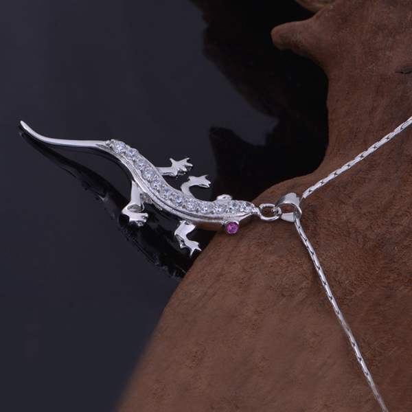 Title 5, 18K White Gold Plated Gecko Pendant