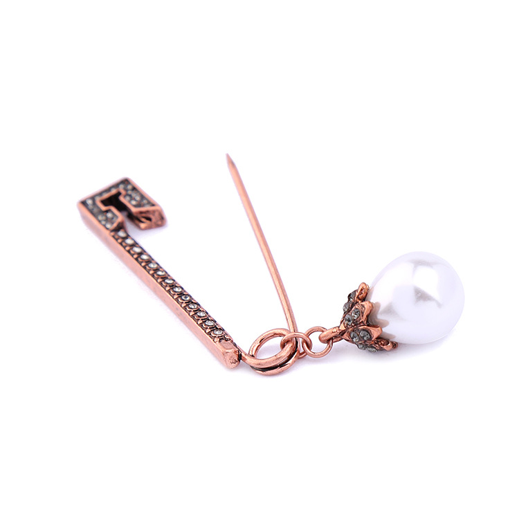 Title 2, Pearl and Diamond Alloy Brooch