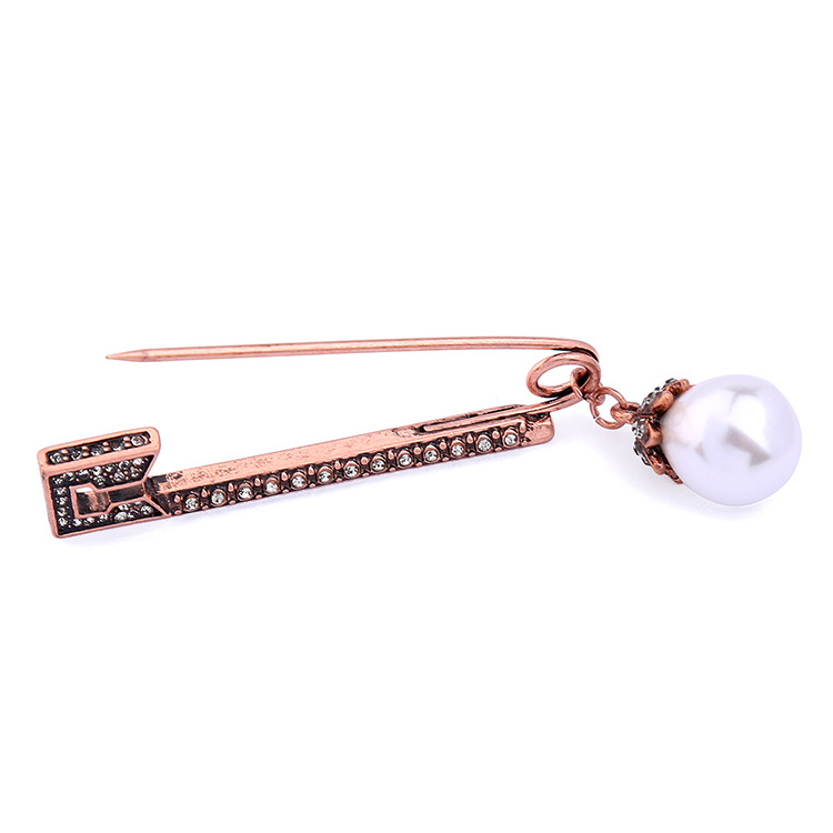 Title 4, Pearl and Diamond Alloy Brooch