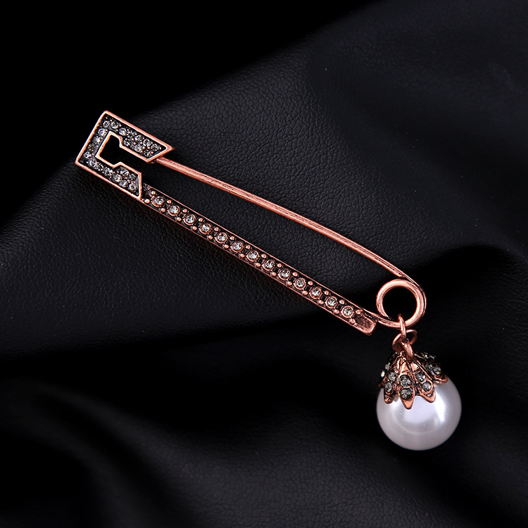 Title 7, Pearl and Diamond Alloy Brooch