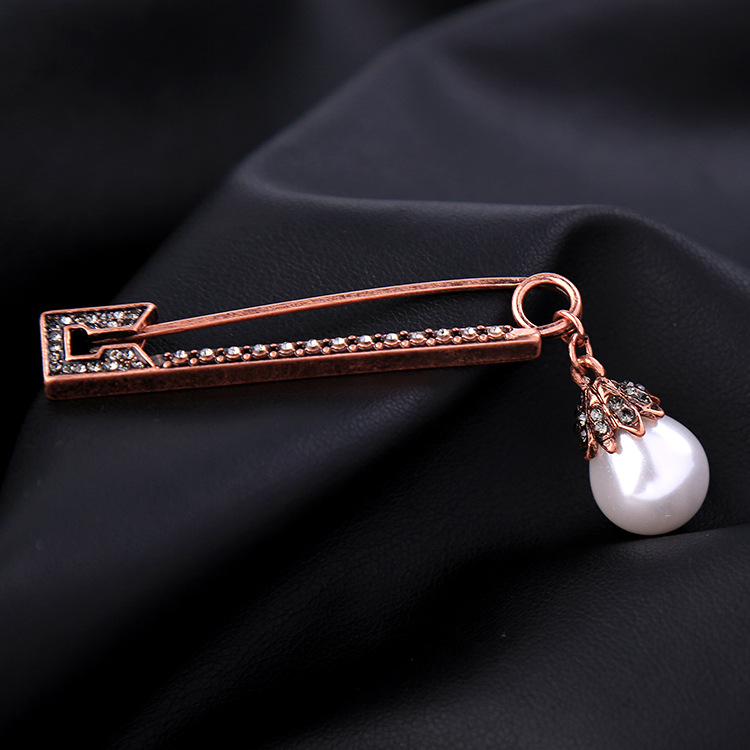 Title 8, Pearl and Diamond Alloy Brooch