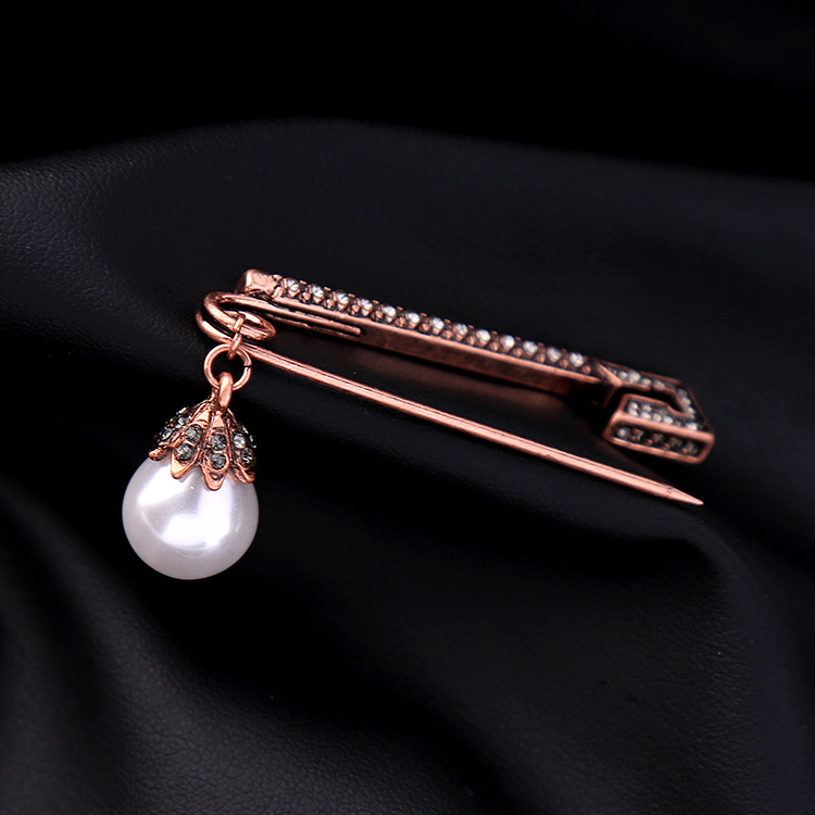 Title 10, Pearl and Diamond Alloy Brooch