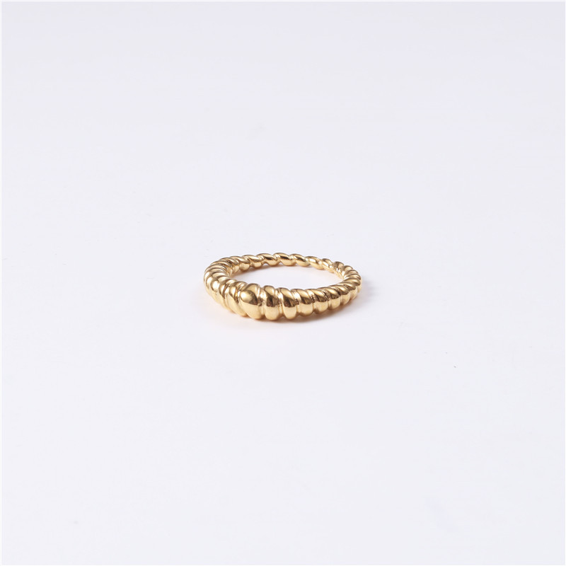 Title 3, Womens Fine-tailed Gold-plated Ring Elegant je...