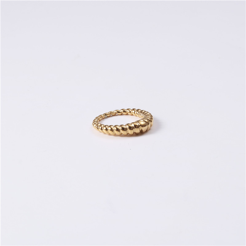 Title 4, Womens Fine-tailed Gold-plated Ring Elegant je...