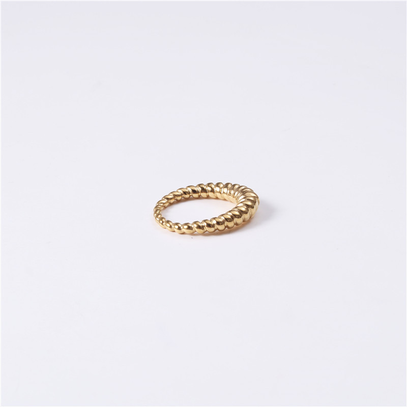 Title 5, Womens Fine-tailed Gold-plated Ring Elegant je...