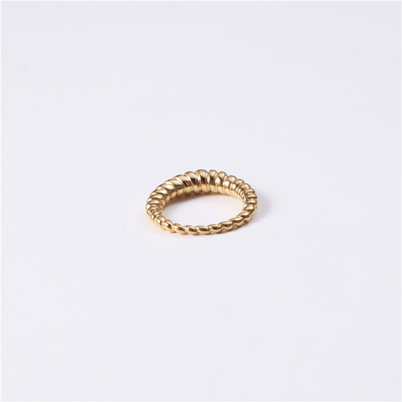 Title 6, Womens Fine-tailed Gold-plated Ring Elegant je...