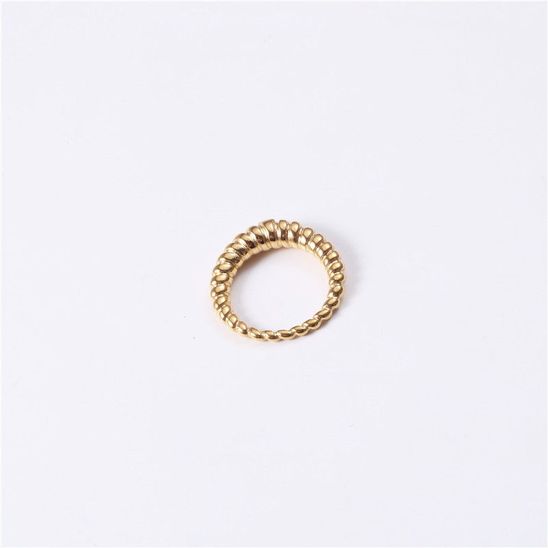 Title 7, Womens Fine-tailed Gold-plated Ring Elegant je...