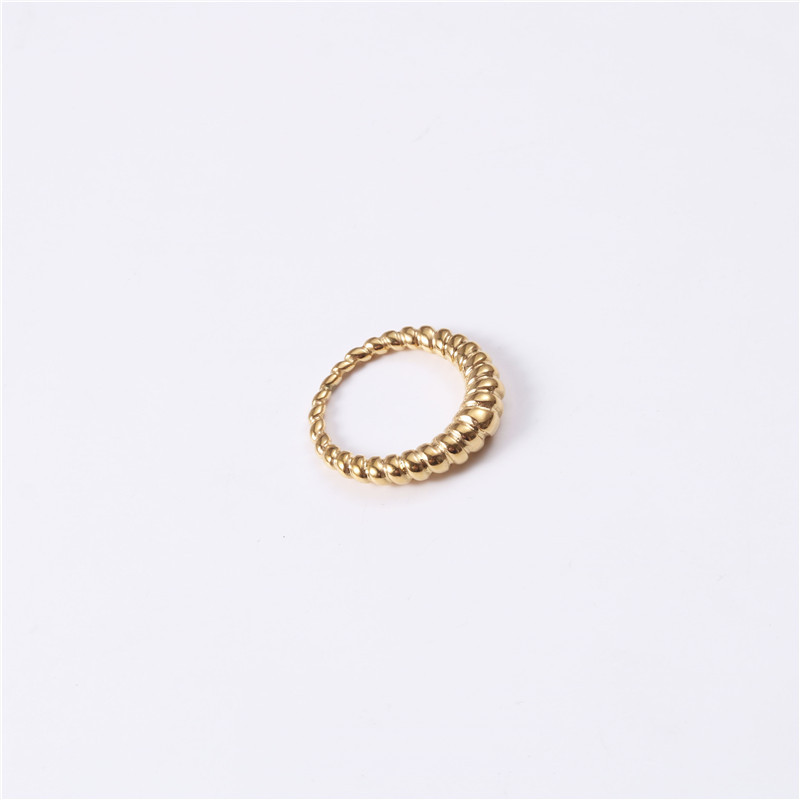 Title 8, Womens Fine-tailed Gold-plated Ring Elegant je...