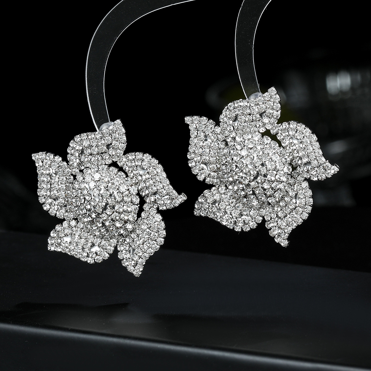 Title 4, Super Claw Chain Flower Earrings Exaggerated Al...