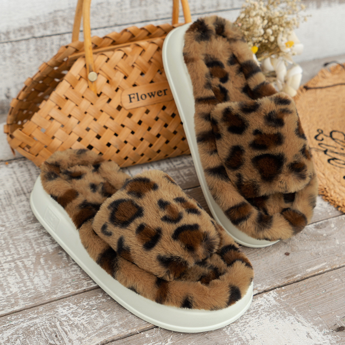 Title 7, Leopard Print Thick Bottom Fluffy Slippers