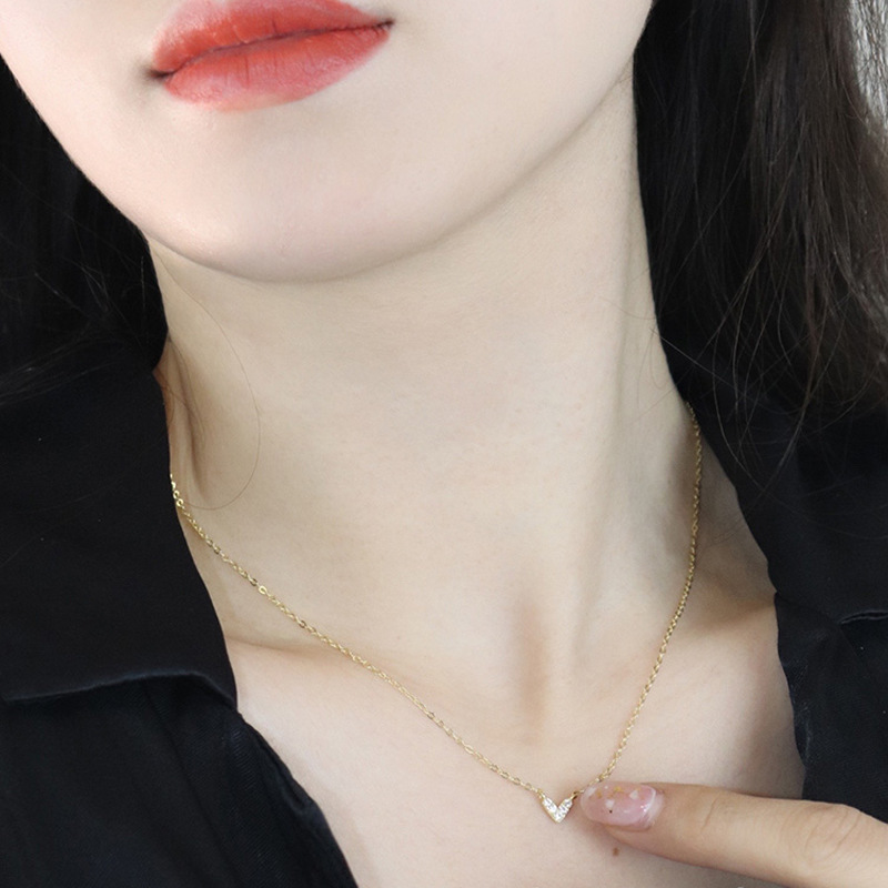 Title 4, Small Thin And Glittering Love Necklace Clavicl...